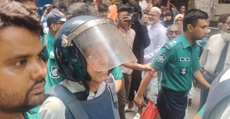 মারধরের ব্যাপারে প্রশ্ন করলেও নিশ্চুপ আনিসুল হক